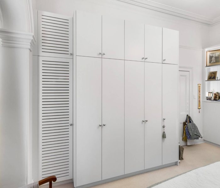 Built in Hunged Door Robe IMG_4104